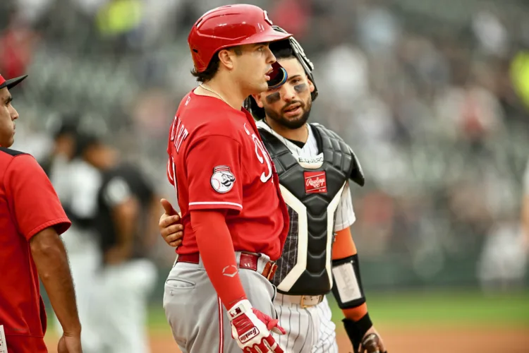 Reds outlast White Sox in 9-8 slugfest